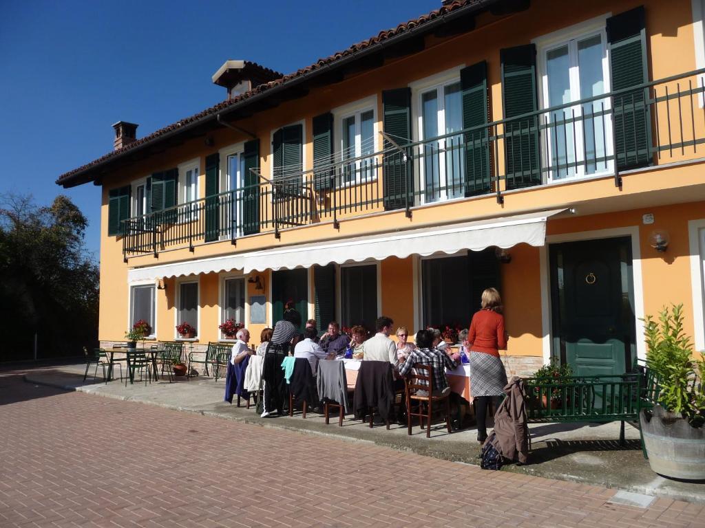 Agriturismo Cascina Vrona Monteu Roero Exterior foto