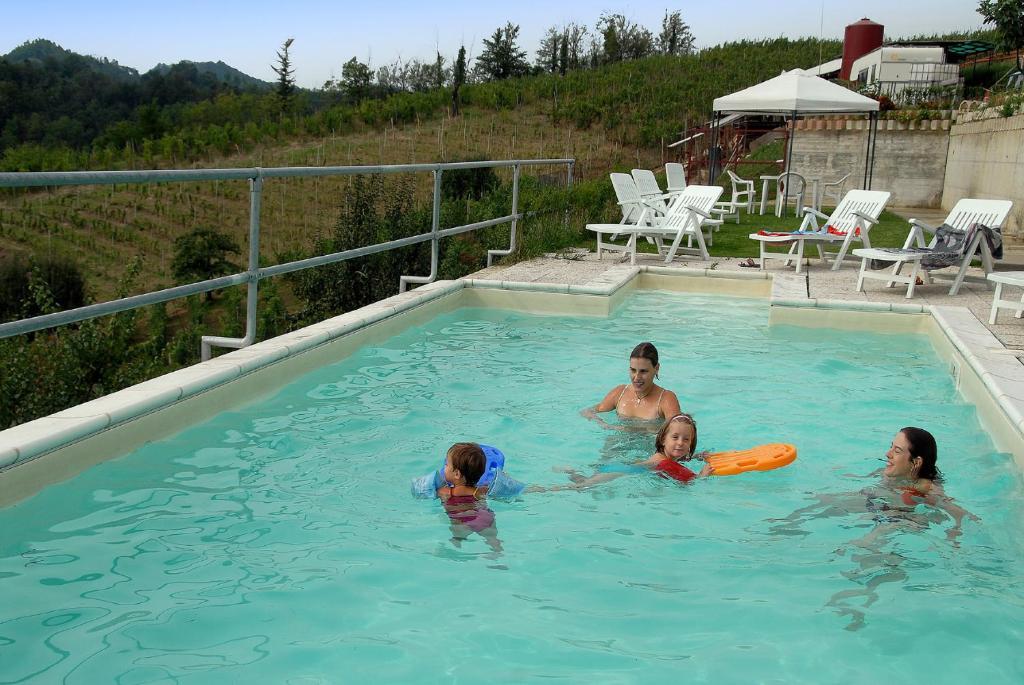 Agriturismo Cascina Vrona Monteu Roero Exterior foto